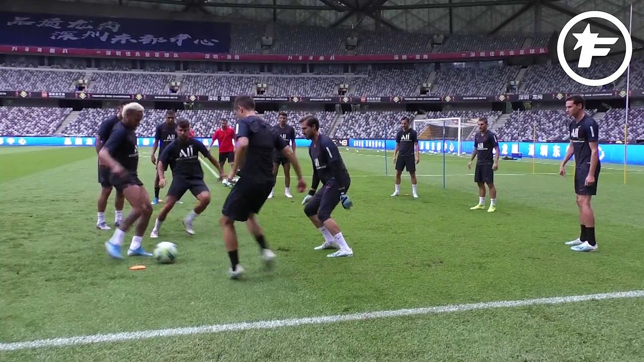 Le toro des Parisiens avec Mbappé et Neymar au centre