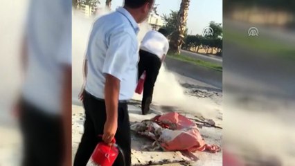 Yolun ortasında yanan motosiklete TOMA müdahale etti - MARDİN