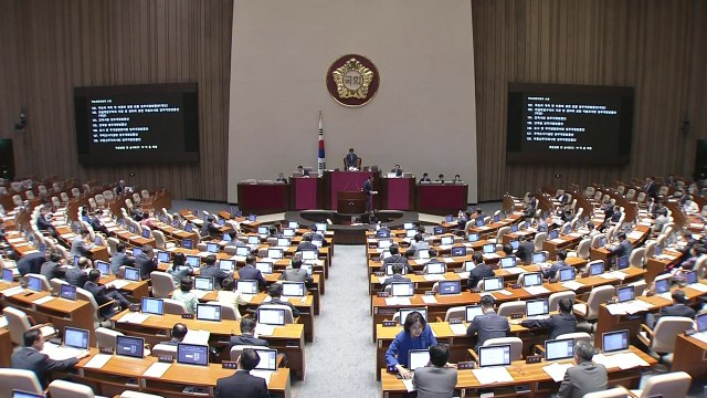 출퇴근 시간 카풀·택시 월급제 법안 국회 본회의 통과 / YTN