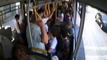 Rahatsızlanan yolcuyu halk otobüsüyle hastaneye götürdü - ANTALYA