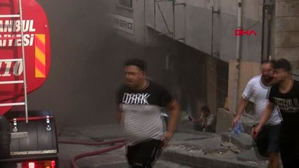 İSTANBUL-KAĞITHANE'DE İŞ YERİ YANGINI, SOKAĞI DUMAN KAPLADI