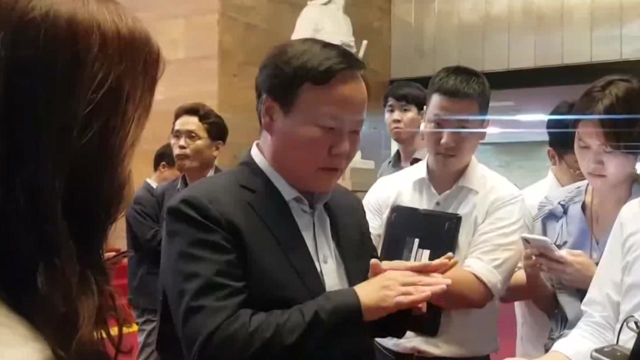 한국당 김재원, 취중 심사 논란..."예결위원장 사퇴하라" / YTN