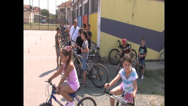 Fëmijët e shkollës Fehmi Agani bëhen pjesë e aktivitetit çiklistik