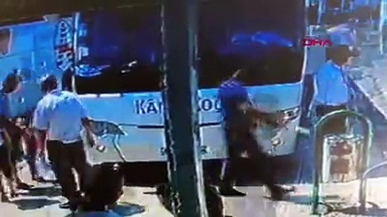 Otobüs Edremit otogarından yola çıkmadan önce böyle görüntülendi