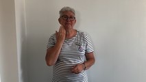 Viviane donne quelques bases pour échanger en langue des signes