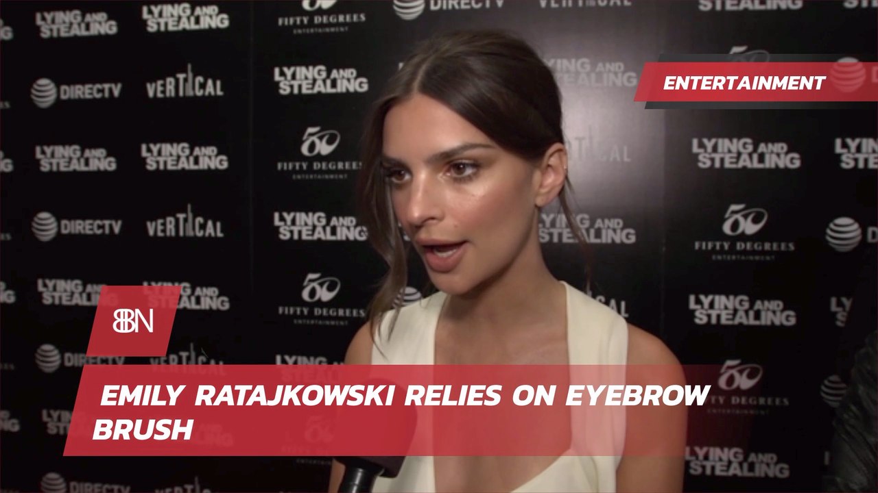 Emily Ratajkowski's Eyebrow Tools