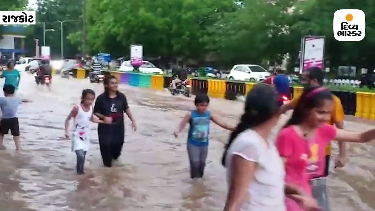 વરસાદના વિરામ બાદ મનમોહક વાતાવરણ સર્જાતા રાજકોટવાસીઓએ મન મૂકીને આનંદ માણ્યો