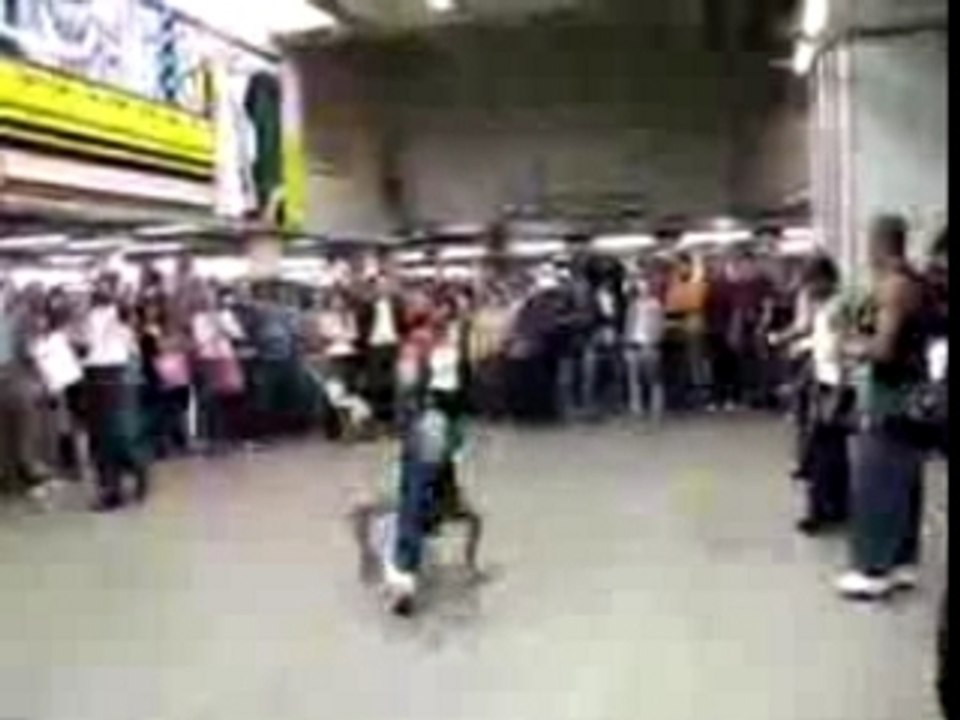 DEMO DE BREAKDANCE QUI TOURNE MAL