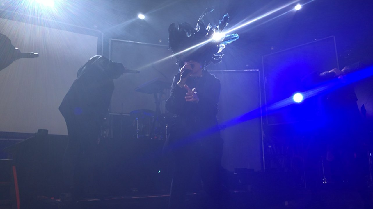 Festival Bout du Monde. Canine et sa horde hypnotisent le Cabaret