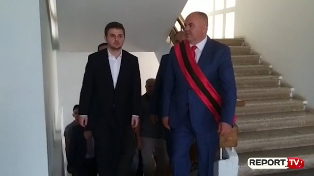 Report TV - PD 'dorëzon' bashkitë, betohet Gjici, merr detyrën edhe Valbona Sako