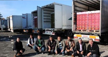 Suudi Arabistan'da günlerdir bekletilen Türk tırlarının geçişine izin verildi