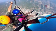 İngiliz paraşütçü, ölen annesini gökyüzünde andı
