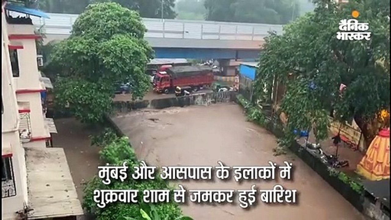 भारी बारिश से मुंबई-गोवा हाईवे पर भूस्खलन, वाहन...