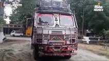 अनियंत्रित होकर ट्रक से टकराई पुलिस जीप; चार दिन पहले तैनाती पर आए दरोगा की मौत, 3 सिपाही घायल