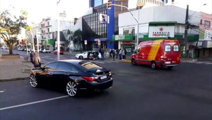 Jetta X Sonata: Forte batida é registrada na Avenida Brasil