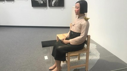 日 국제예술제 출품 '위안부 소녀상' 전시 중단 / YTN