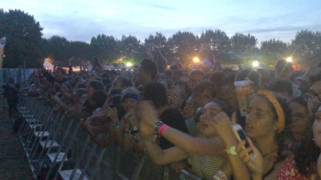 Le rappeur PLK est le premier à enflammer le public d’Au Pont Du Rock