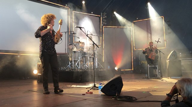 Festival du Bout du Monde. Les cordes des Violons Barbares font danser le Bout du Monde