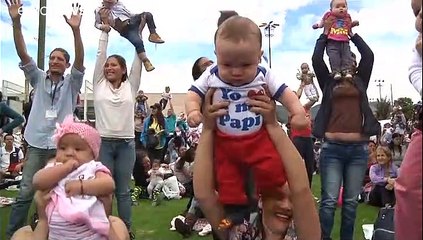 شاهد: 2000 سيدة يشاركون في "إرضاع جماعي" للتشجيع على العودة للرضاعة الطبيعية