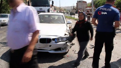 Freni patlayan tır, 6 otomobile çarparak böyle devrildi