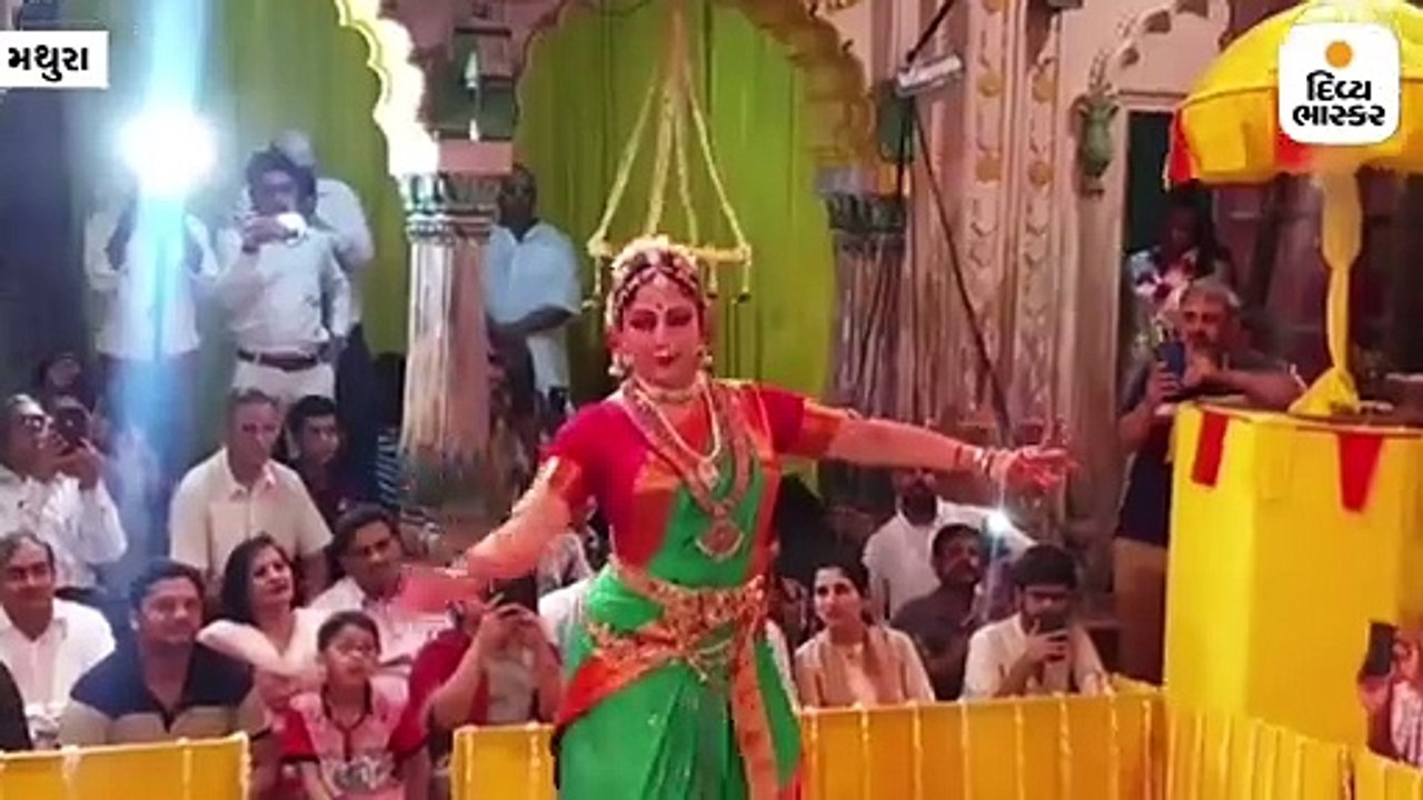 વૃંદાવનના શ્રીરાધારમણ મંદિરમાં ભાજપ સાંસદ હેમા...