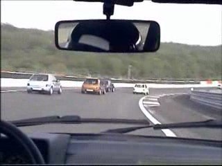 205 GTI PRENOIS:petit crash entre amis