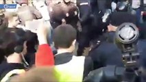 فيديو صادم.. شرطة بوتين تعتدي بالضرب المبرح على متظاهرين مدنيين