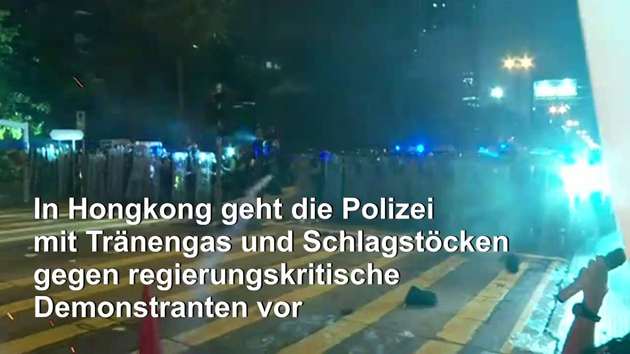 Hongkong: Polizei feuert Tränengas auf Demonstranten ab
