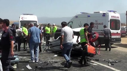 Ödemiş'te trafik kazası: 8 yaralı