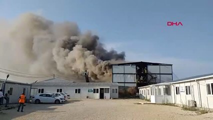 İSTANBUL-SİLİVRİ'DE İŞÇİLERİN KALDIĞI KONTERNERLERDE YANGIN