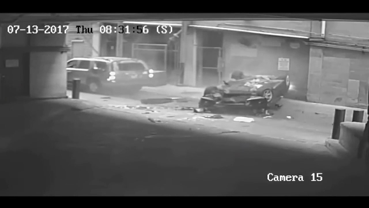 Une voiture sans conducteur chute du 7eme étage d'un parking !! Catastrophe évitée de peu