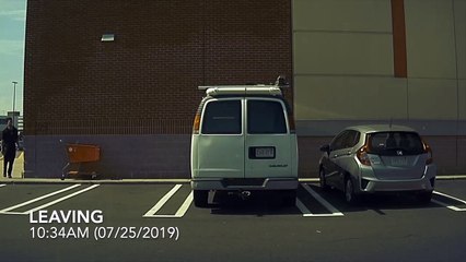 Les caméras de cet Tesla filme un homme qui met un coup de clé à la voiture ! Flag