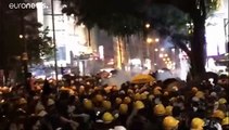 احتجاجات مناوئة للحكومة وأخرى مؤيدة للشرطة في هونغ كونغ