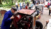 Vidéo. Le laborieux lancement d’un vieux tracteur lors de la concentration de poids lourds anciens du Val-d’Ajol
