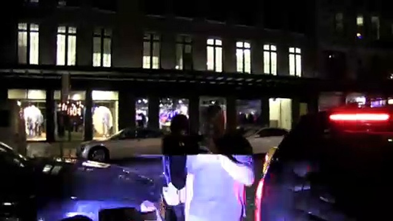 Rihanna se muestra con un nuevo look, nuevo corte de cabello y un traje como Gatúbela. Salió sola de fiesta hasta las 5 AM, regreso sola a su hotel.