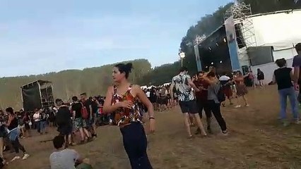 Balade au milieu du champs du Foreztival