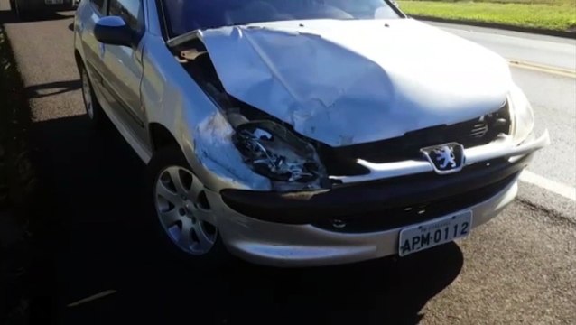 Engavetamento envolve três veículos na BR-277