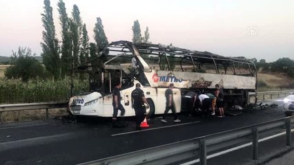 Seyir halindeki yolcu otobüsü yandı (2)