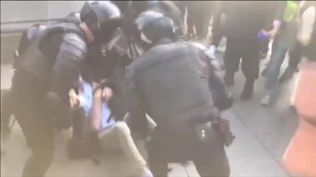 Una nueva manifestación opositora en Rusia se salda con otros 700 detenidos en Moscú