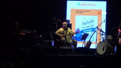 Ünlü müzisyen Bülent Ortaçgil Bursa'da sahne aldı