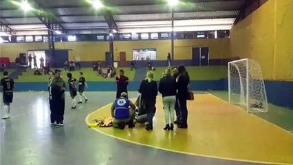 Adolescente fica ferido no ginásio do São Cristóvão