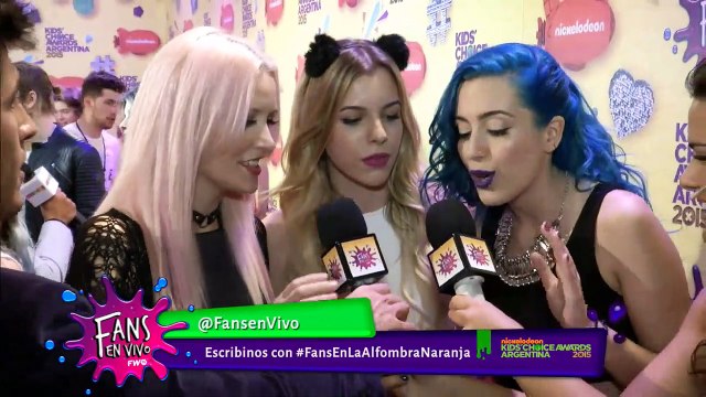 Sweet California canta en la Alfombra Naranja de los KCA Argentina 2015 - Fans En Vivo #182