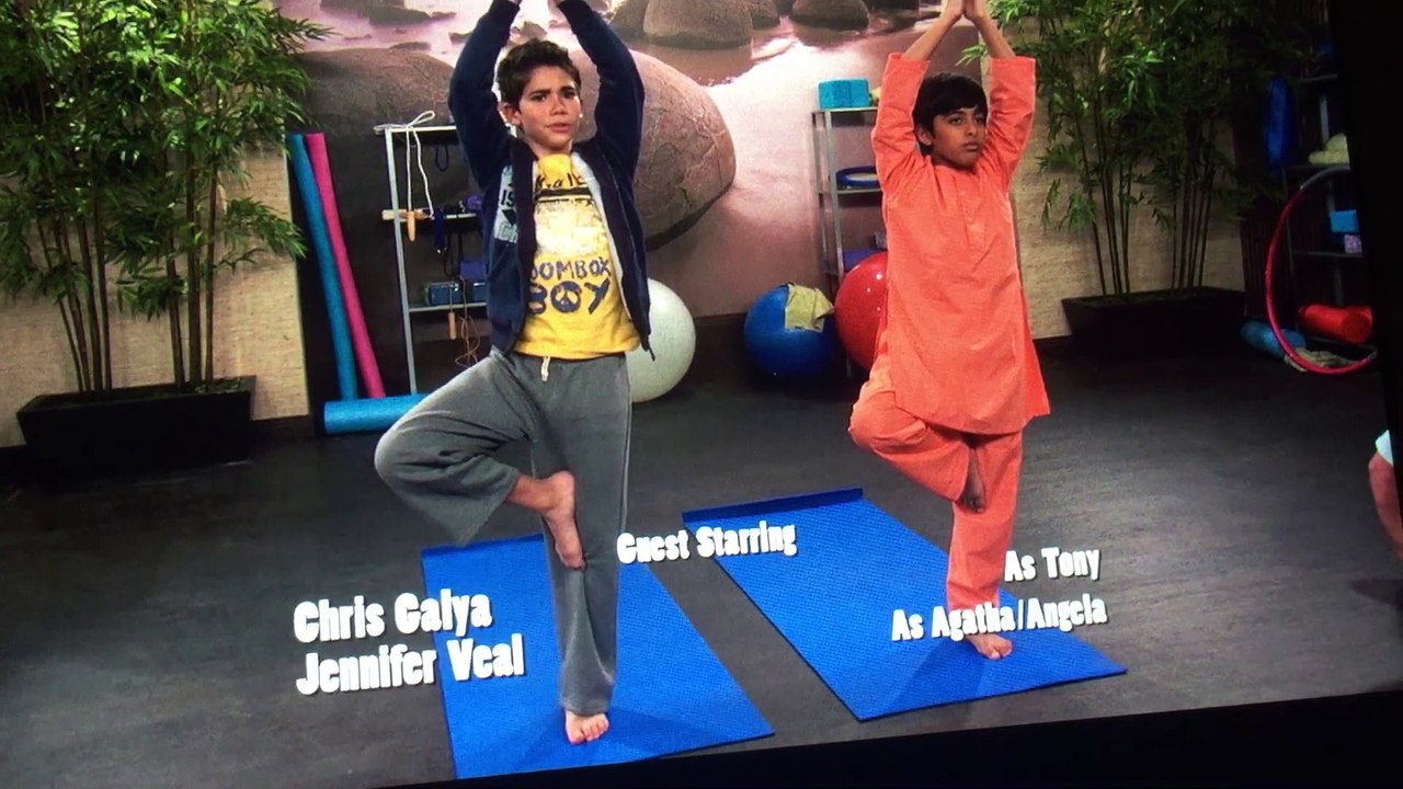 Jessie: Sesión de yoga (Ravi, Luke y Bertram)