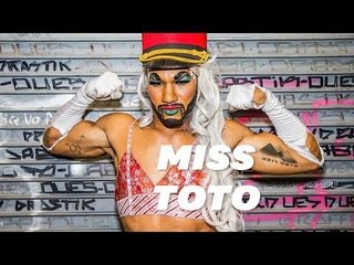 Bodybuilder le jour, drag-queen la nuit, il passe d'un monde à l'autre en un battement de cils