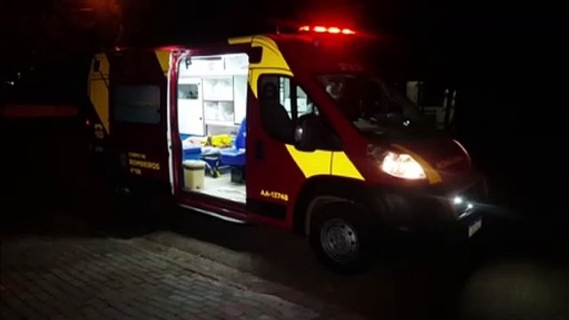 Idoso é socorrido após sofrer queda no Bairro Country