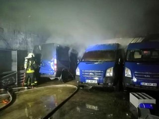 Manisa'da sigara deposunda yangın çıktı