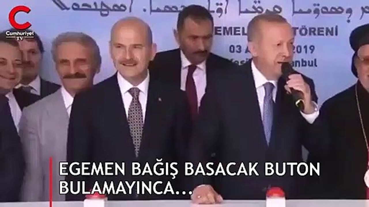 Egemen Bağış basacak buton bulamayınca...