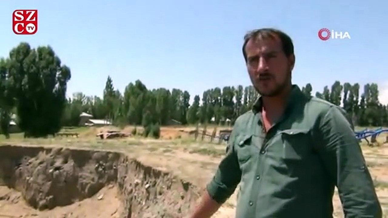 Toprak kayması tarihi mezarlığı açığa çıkarttı