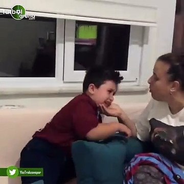 Yusuf Yazıcı'nın gideceğini öğrenen minik taraftar gözyaşlarını tutamadı