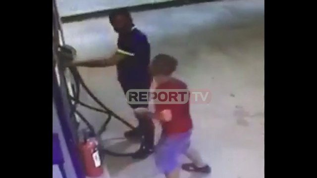Dogji makinën e biznesmenit, kapet i riu në Sarandë, Report Tv sjell pamjet kur bleu benzinën 2